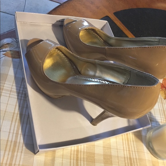 Shoes - Picture 4 of 5